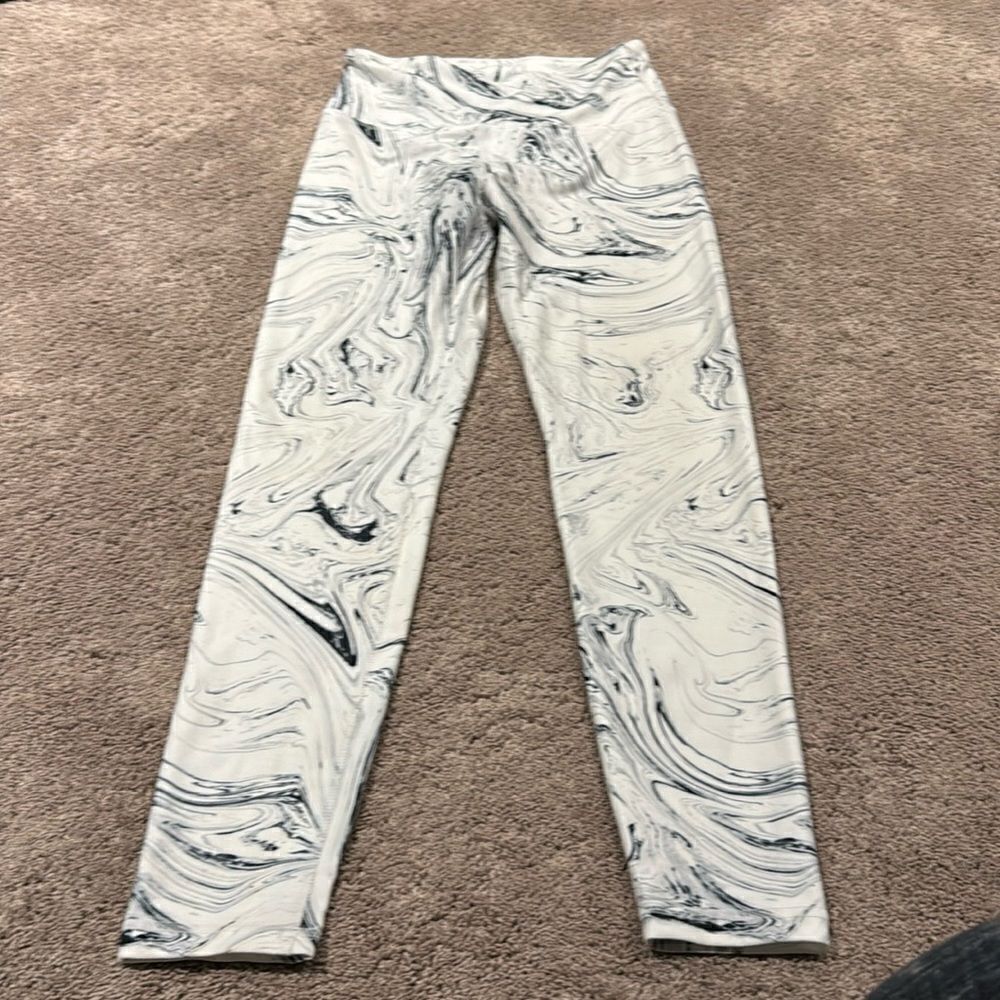 Balance Collection Marble-Print Leggings in White and Black